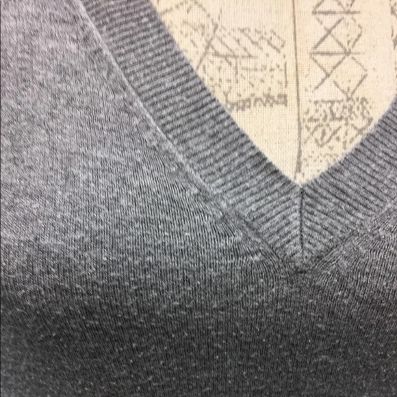 Zara Women Sweater V-Neck Long Sleeve M Gray Pearl Buttons - Picture 4 of 11